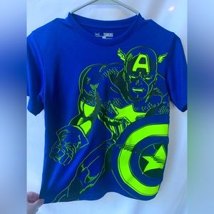 Under Armour Marvel Captain America Boys Youth M Heat Gear Tee. NWOT great